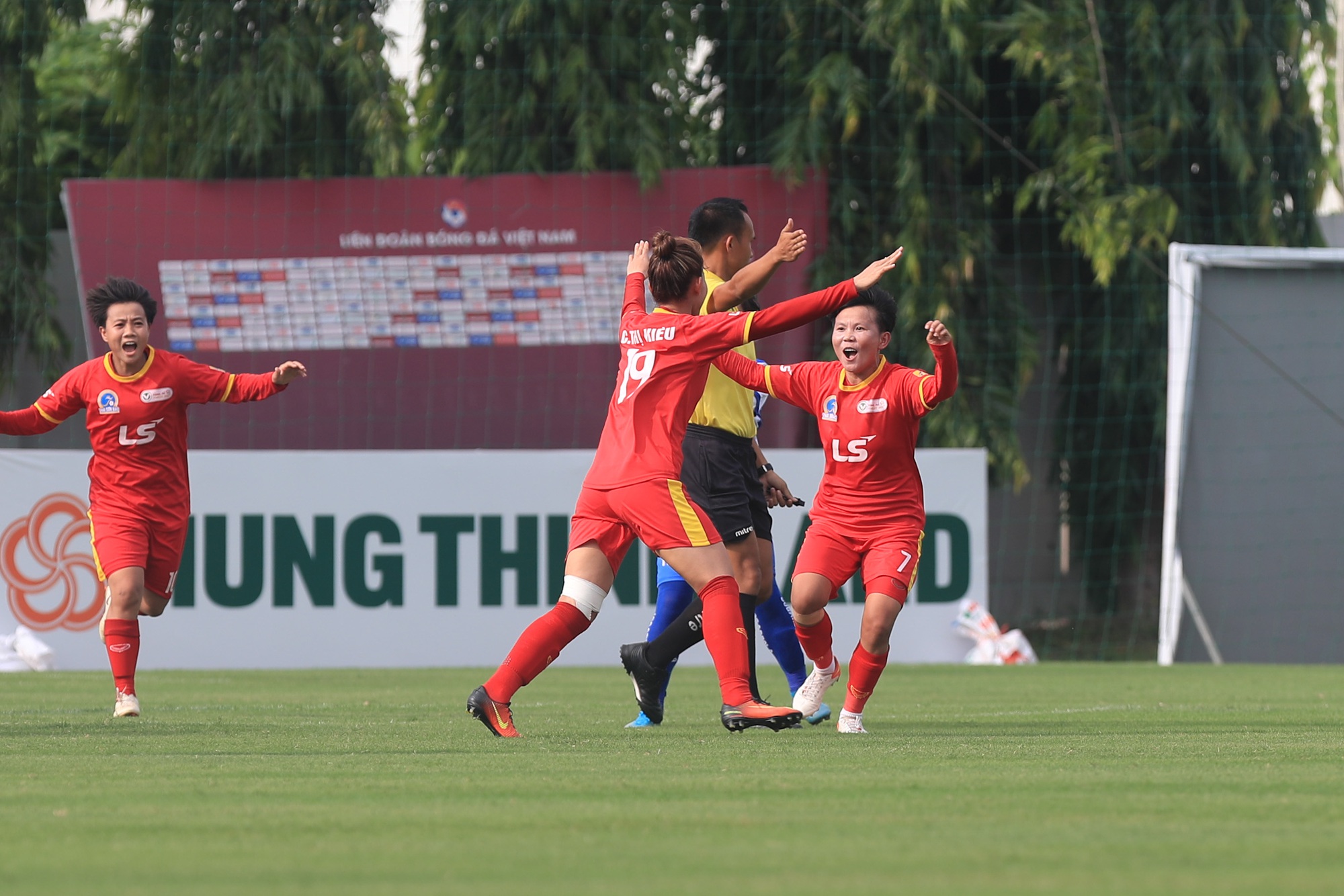 TP HCM 1 và Hà Nội 1 vào chung kết Giải Bóng đá nữ Cúp quốc gia 2022 - Ảnh 2. TP HCM 1 và Hà Nội 1 vào chung kết Giải Bóng đá nữ Cúp quốc gia 2022 - Ảnh 2.