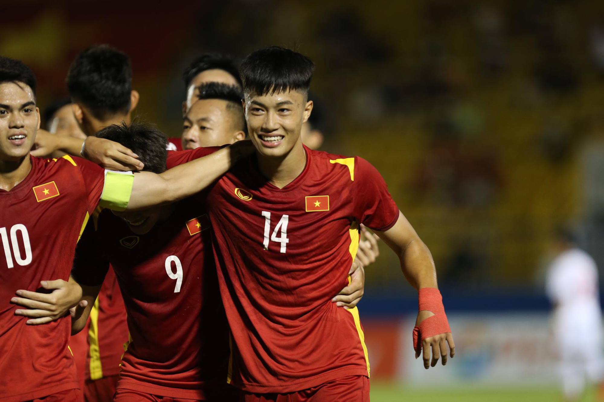 U19 Việt Nam thắng dễ Myanmar, vươn lên đầu bảng Giải U19 Quốc tế 2022 - Ảnh 4. U19 Việt Nam thắng dễ Myanmar, vươn lên đầu bảng Giải U19 Quốc tế 2022 - Ảnh 4.