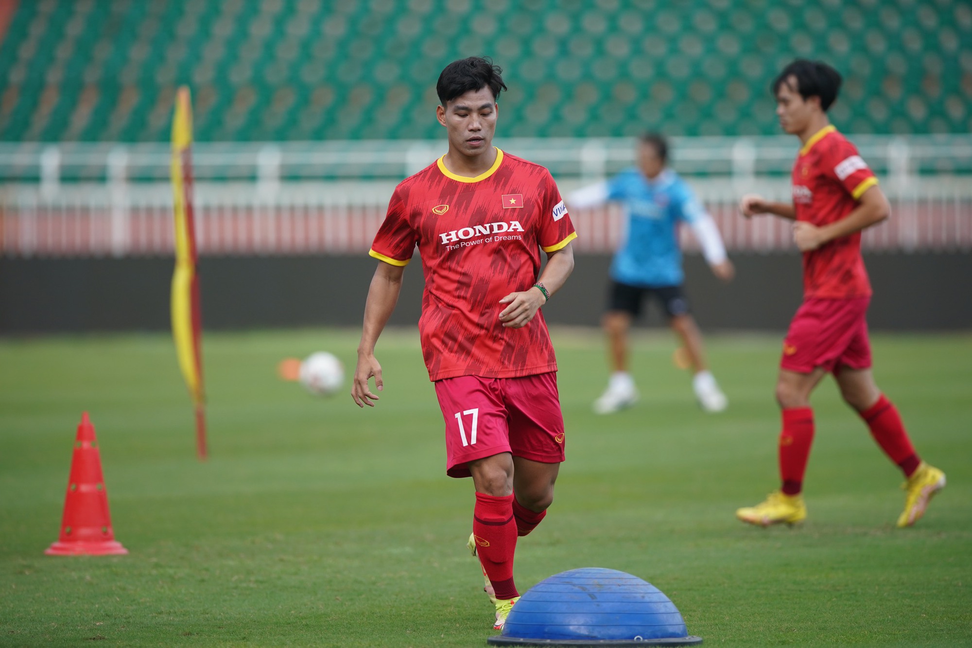 Mắc COVID-19, Xuân Trường, Văn Thanh lỡ trận so tài tuyển Singapore - Ảnh 1. Mắc COVID-19, Xuân Trường, Văn Thanh lỡ trận so tài tuyển Singapore - Ảnh 1.
