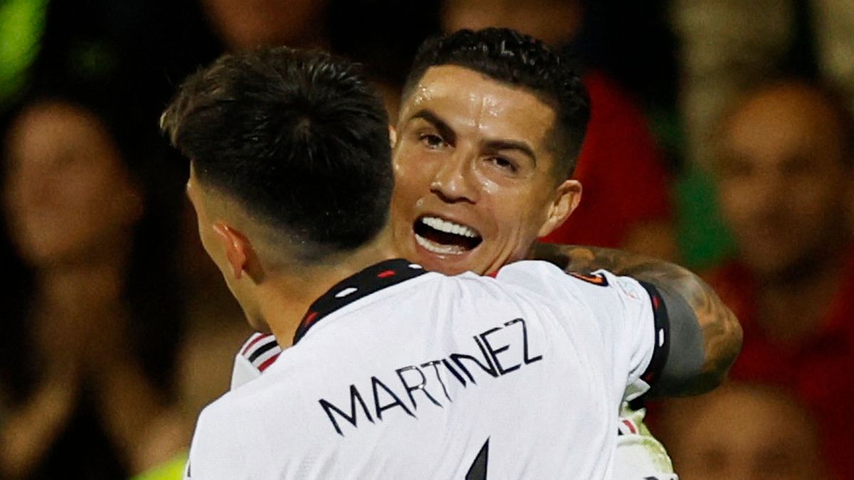 Ronaldo dần mở lòng với đồng đội - Ảnh 1. Ronaldo dần mở lòng với đồng đội - Ảnh 1.
