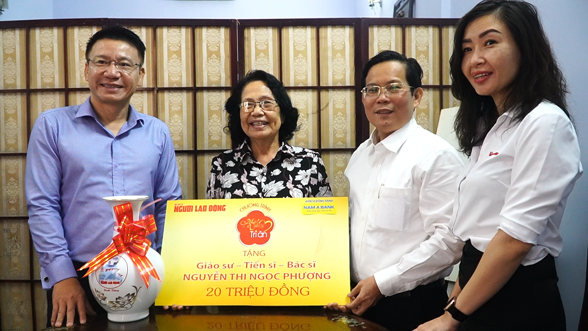 Mai Vàng tri ân thăm GS-TS-Bác sĩ Nguyễn Thị Ngọc Phượng
