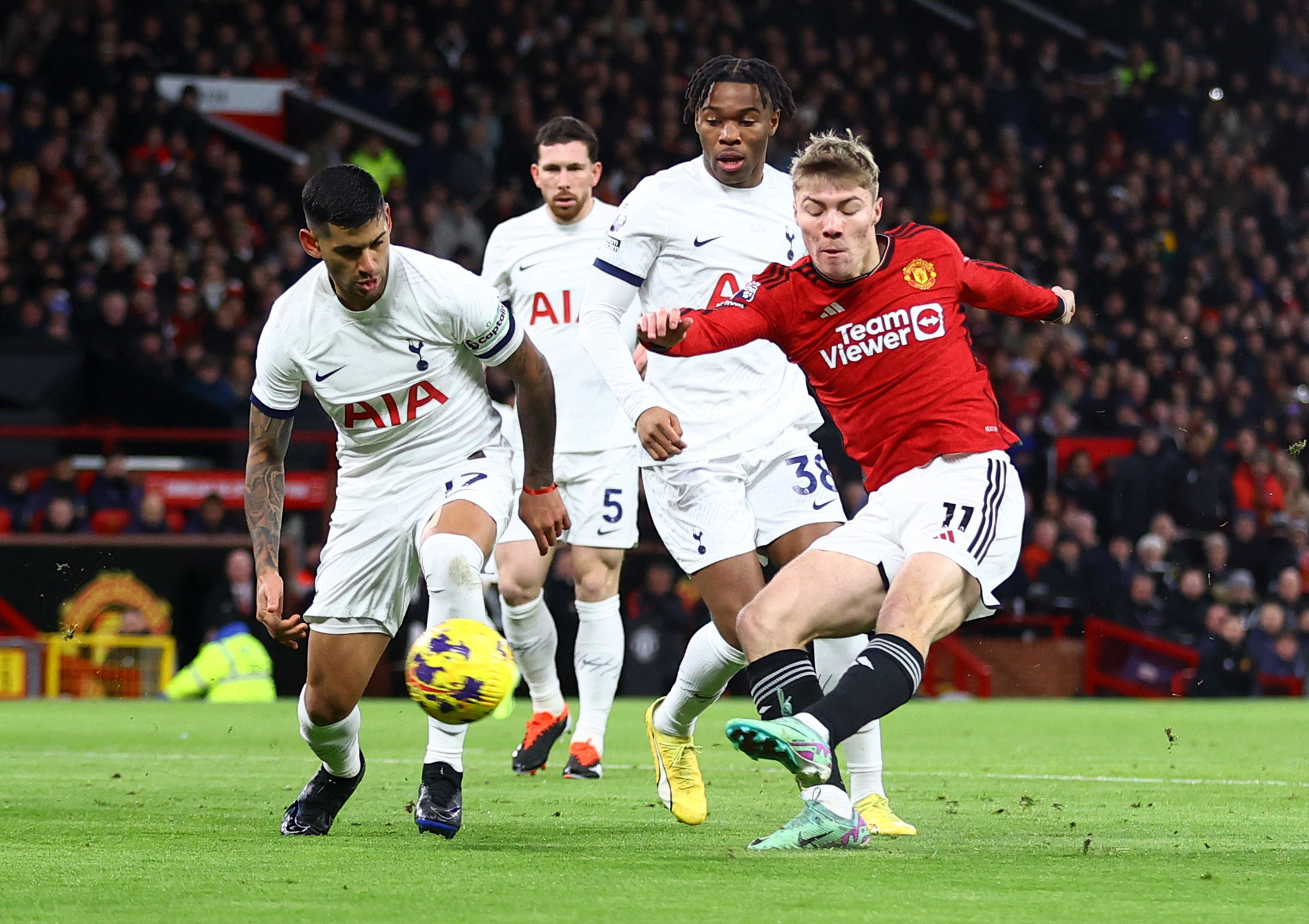 Rashford Hojlund tỏa sáng Man United chia điểm nghẹt thở Tottenham