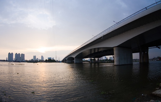 Cầu Sài Gòn 2 được khánh thành vào ngày  15-10-2013, tổng vốn đầu 1.495,5 tỷ đồng.