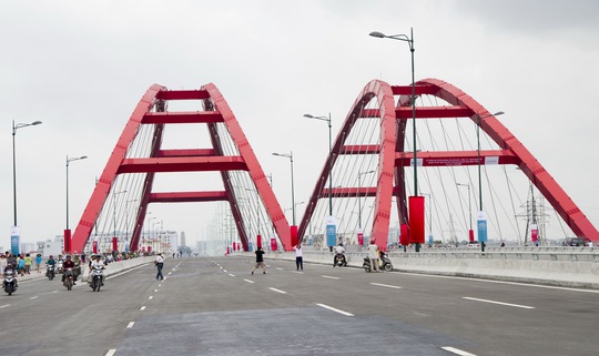 Điểm nhấn của tuyến đường này là cầu Bình Lợi. Các vòm thép Nielsen được vận chuyển từ Hàn Quốc qua. Với chiều cao 35m, rộng 28m, dài 150m, vòm Nielsen trên cầu Bình Lợi là kết cấu cầu vòm lớn nhất VN. Cầu này tiếp nhận khoảng 40% lưu lượng giao thông từ trung tâm TP qua sông Sài Gòn.