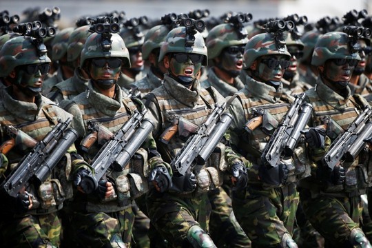 Lực lượng đặc nhiệm Triều Tiên diễu hành hôm 15-4. Ảnh: REUTERS
