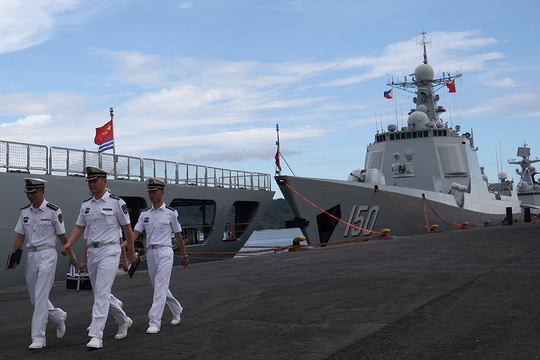 Tàu khu trục tên lửa dẫn đường Chang Chun (DDG150) là một trong ba tàu đến thăm Philippines. Ảnh: REUTERS
