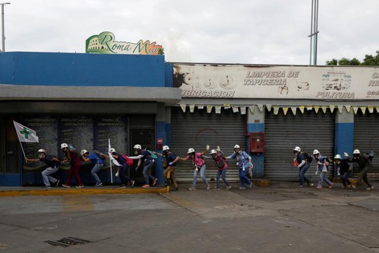 Venezuela: Bạo lực, cướp bóc gia tăng, 37 người chết