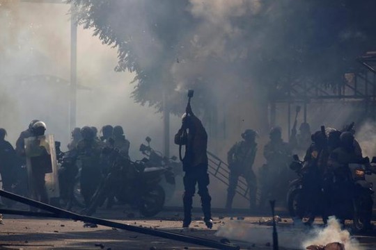 Venezuela: Biểu tình chống tổng thống, một người bị thiêu sống