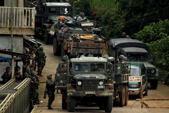 Philippines: Phiến quân chặt đầu dân thường?