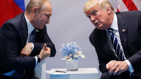 Tổng thống Donald Trump vẫn tin Nga can thiệp bầu cử Mỹ - Ảnh 1. Tổng thống Donald Trump vẫn tin Nga can thiệp bầu cử Mỹ - Ảnh 1.