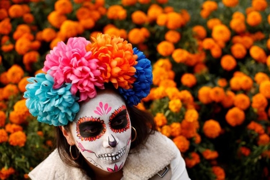 Kinh dị “bộ xương” diễu hành trong lễ hội người chết ở Mexico - Ảnh 1.