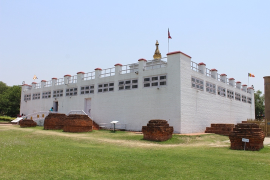 Đi chân đất ở Lumbini - Ảnh 1.