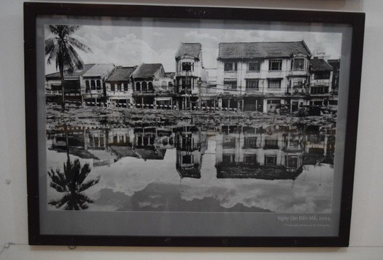 Nhiếp ảnh gia Tam Thái triển lãm ảnh Sài Gòn sau sự cố - Ảnh 1.