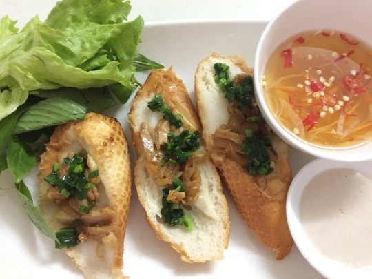 Bánh mì hấp bì, đố ai tìm ra dư âm đồ cũ - Ảnh 1.