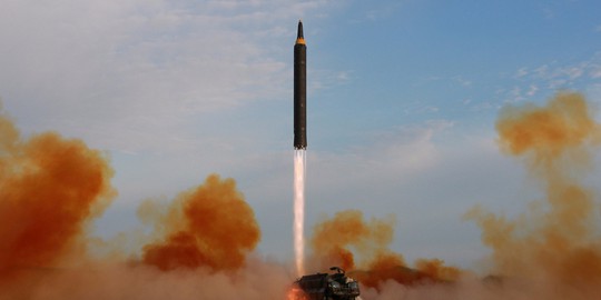 Triều Tiên thử tên lửa bay cao nhất từ trước đến nay - Ảnh 1.