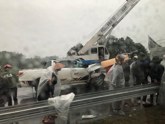Tai nạn liên hoàn trên cao tốc Nội Bài - Lào Cai, 2 cha con thương vong - Ảnh 1.