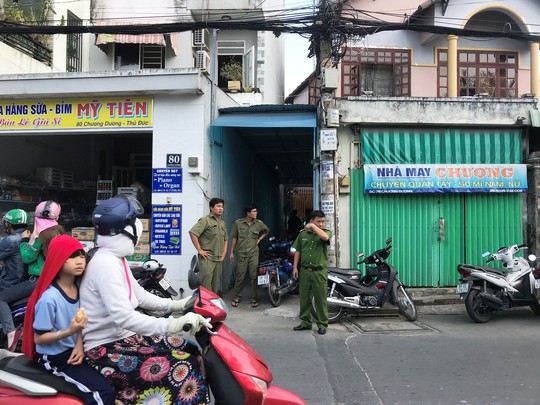 Vụ 3 người tử vong ở Thủ Đức: Nợ 30 triệu đồng, chồng giết vợ con rồi tự tử - Ảnh 3. Vụ 3 người tử vong ở Thủ Đức: Nợ 30 triệu đồng, chồng giết vợ con rồi tự tử - Ảnh 3.