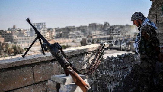 Tàn quân IS trốn về lãnh thổ chính phủ Syria kiểm soát - Ảnh 1.