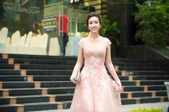 Hoa hậu Đỗ Mỹ Linh sẽ sánh vai cùng hoa hậu Pháp trên sàn catwalk - Ảnh 4.