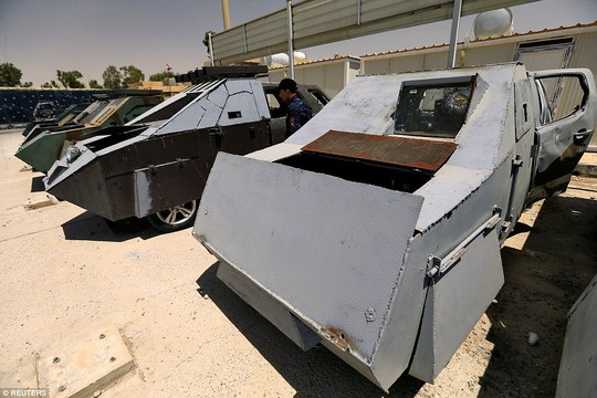 Iraq: Tham quan “nghĩa địa” xe đánh bom tự sát của IS - Ảnh 3.