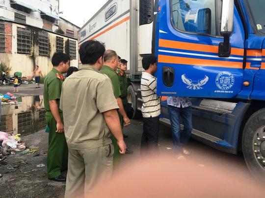 Mâu thuẫn, tài xế đâm chết đồng nghiệp tại chợ đầu mối - Ảnh 3. Mâu thuẫn, tài xế đâm chết đồng nghiệp tại chợ đầu mối - Ảnh 3.