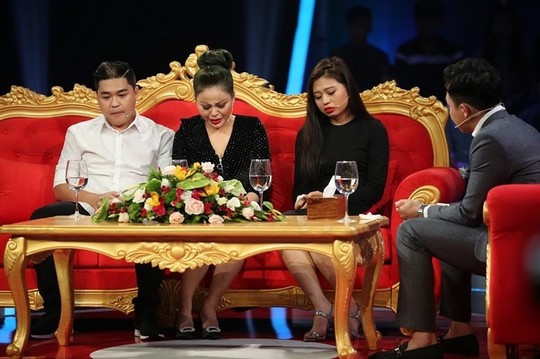 Ồn ào vụ Lê Giang- Duy Phương: Đề nghị dẹp Sau ánh hào quang - Ảnh 2. Ồn ào vụ Lê Giang- Duy Phương: Đề nghị dẹp Sau ánh hào quang - Ảnh 2.