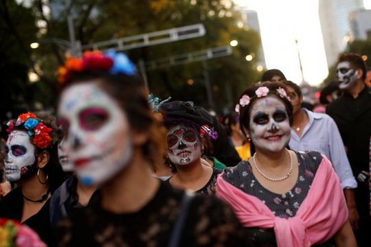 Kinh dị “bộ xương” diễu hành trong lễ hội người chết ở Mexico - Ảnh 13.