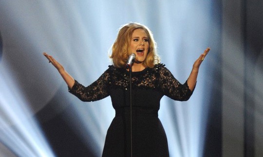 Adele hủy diễn vì tổn thương dây thanh quản - Ảnh 1.