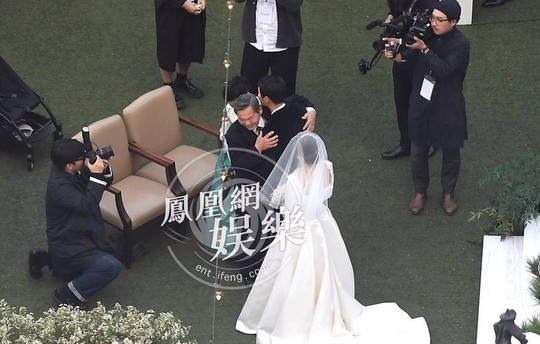 Song Hye Kyo và Song Joong Ki khoe ảnh cưới - Ảnh 5.