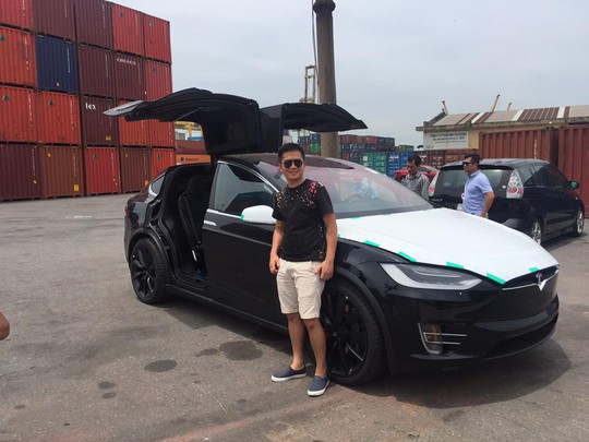 Siêu SUV điện Tesla Model X đầu tiên về Việt Nam - Ảnh 2.