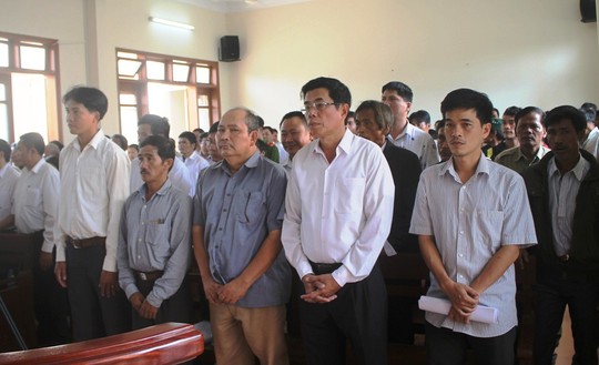 Gây thiệt hại 26 tỉ đồng, mức án cao nhất chỉ 3 năm tù treo - Ảnh 1. Gây thiệt hại 26 tỉ đồng, mức án cao nhất chỉ 3 năm tù treo - Ảnh 1.