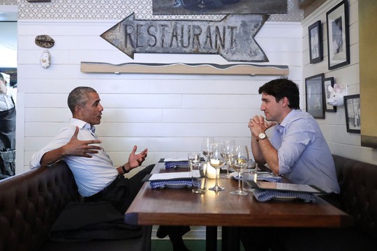 Đi nhà hàng với thủ tướng Canada, ông Obama gây sốt - Ảnh 2.
