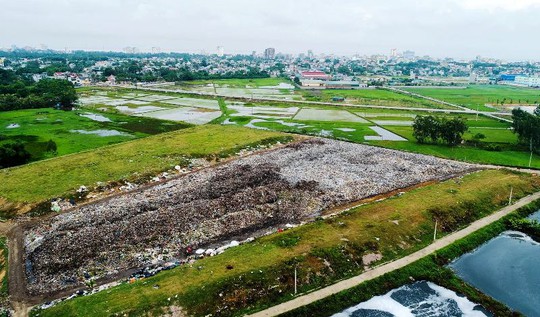 N&uacute;i r&aacute;c khổng lồ đe doạ b&atilde;i biển Sầm Sơn - Ảnh 2.