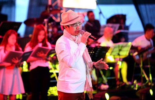 Các ca sĩ thể hiện những nhạc phẩm nổi tiếng của Trịnh Công Sơn trong đêm nhạc “Thư tình gửi một người” Ảnh: ĐÌNH THI