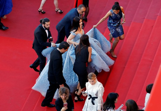 Mỹ nhân Aishwarya Rai lộng lẫy trên thảm đỏ Cannes - Ảnh 7.