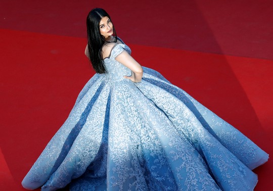 Mỹ nhân Aishwarya Rai lộng lẫy trên thảm đỏ Cannes - Ảnh 1.