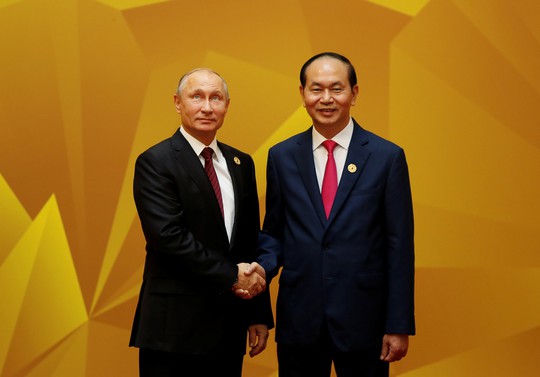 
Chủ tịch nước đón Tổng thống Nga Vladimir Putin. Ảnh: Reuters
