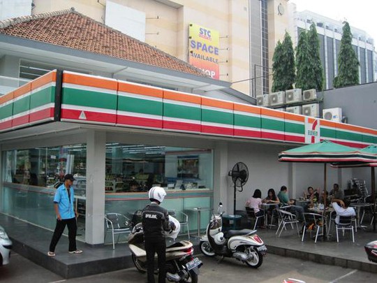 Indonesia: Đóng cửa toàn bộ cửa hàng tiện lợi 7-Eleven - Ảnh 1.