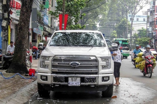 
Hầu hết xe bán tải đăng ký biển như ô tô con tại Việt Nam đều là xe nhập khẩu tư nhân, đắt tiền
