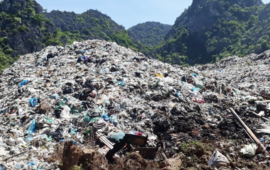 N&uacute;i r&aacute;c khổng lồ đe doạ b&atilde;i biển Sầm Sơn - Ảnh 11.