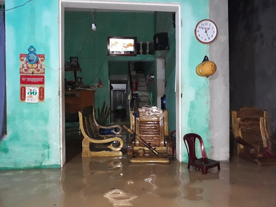 Đã có nhiều người chết do mưa lũ ở Bắc Trung Bộ - Ảnh 9.