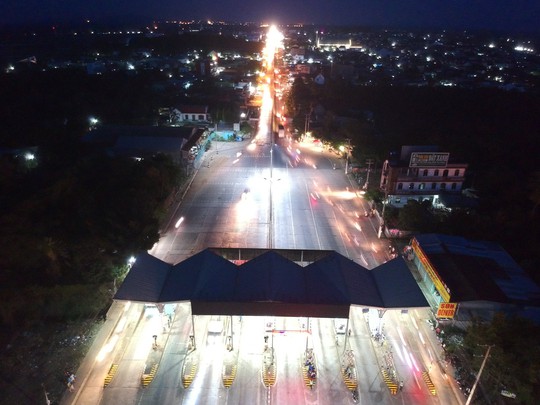 Tài xế đồng loạt dùng tiền lẻ, BOT Biên Hòa phải xả trạm - Ảnh 19. Tài xế đồng loạt dùng tiền lẻ, BOT Biên Hòa phải xả trạm - Ảnh 19.