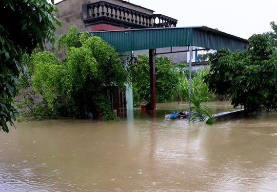 Cận cảnh Bắc Trung Bộ chìm trong mưa lũ - Ảnh 3.