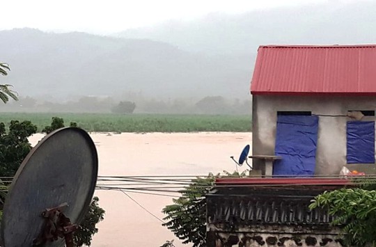 Đã có nhiều người chết do mưa lũ ở Bắc Trung Bộ - Ảnh 5.