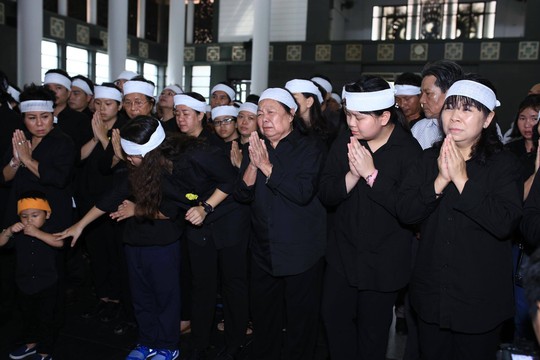 Nghẹn ngào xúc động lễ tang Thầy Văn Như Cương - Ảnh 3. Nghẹn ngào xúc động lễ tang Thầy Văn Như Cương - Ảnh 3.