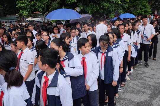 Nghẹn ngào xúc động lễ tang Thầy Văn Như Cương - Ảnh 4. Nghẹn ngào xúc động lễ tang Thầy Văn Như Cương - Ảnh 4.