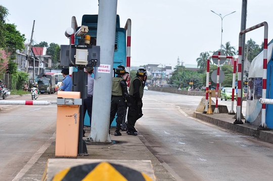 Cảnh sát cơ động, CSGT được huy động đến BOT Biên Hòa - Ảnh 6.