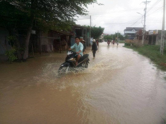 Nam Trung bộ nín thở trước bão, lũ lịch sử - Ảnh 6.