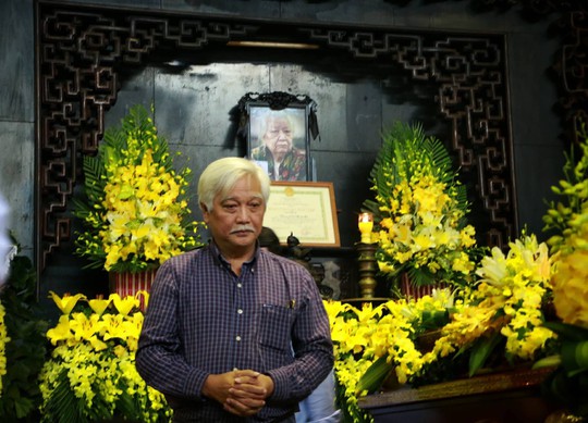 Tổng Bí thư gửi vòng hoa viếng cụ Hoàng Thị Minh Hồ - Ảnh 6. Tổng Bí thư gửi vòng hoa viếng cụ Hoàng Thị Minh Hồ - Ảnh 6.