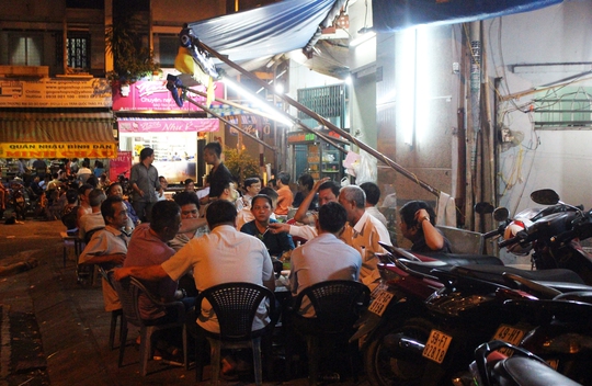 Vỉa hè quận 1 như chưa có những đợt ra quân! - Ảnh 16.
